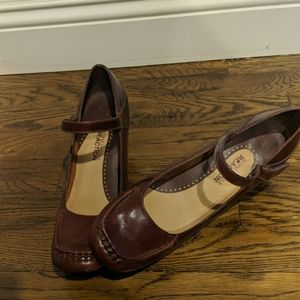 Women's Kenneth Cole reaction burgundy shoes